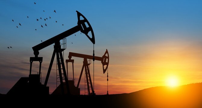 अमेरिकी कच्चे तेल के भंडार में आश्चर्यजनक गिरावट ने तेल की कीमतों को बढ़ावा दियाः मध्य पूर्व तनाव और अमेरिकी आर्थिक डेटा प्रभाव बाजार