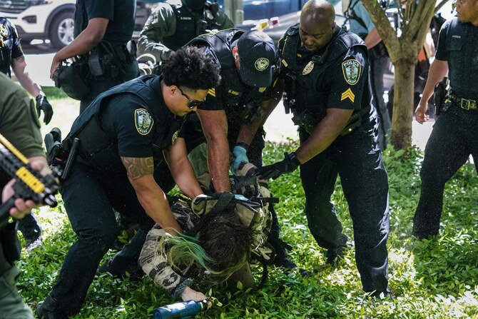 पुलिस और छात्रों के बीच झड़पेंः इजरायल के गाजा युद्ध के विरोध में अमेरिकी विश्वविद्यालयों में 530 से अधिक गिरफ्तार