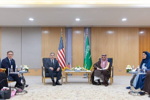 Saudi Foreign Minister and US Secretary of State Discuss Strengthening Ties, Urge Immediate Ceasefire in Gaza