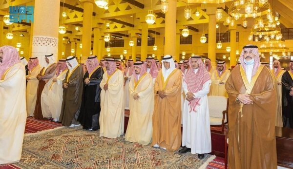 Prominent Figures Attend Funeral Prayer for Renowned Saudi Poet Prince Badr bin Abdulmohsin