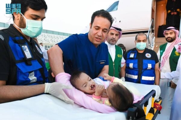 Filipino Conjoined Twins Arrive in Saudi Arabia for Potential Separation Surgery: Royal Welcome and Humanitarian Support