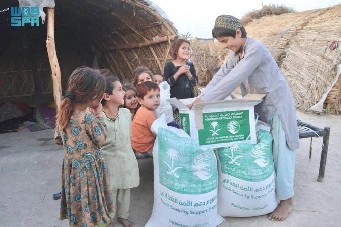 Saudi Arabia's KSrelief Distributes Food Aid to 2,590 Individuals in Flood-Hit Pakistan, Drills Six Solar-Powered Water Wells in Nigeria Benefiting 30,000