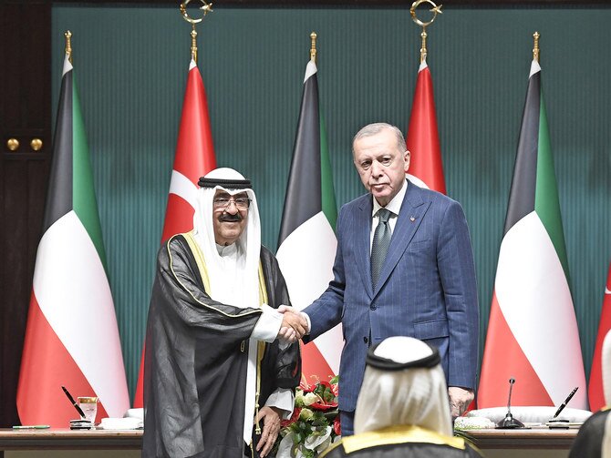 कुवैत के अमीर और तुर्की के राष्ट्रपति ने संबंधों को मजबूत किया, सहयोग पर चर्चा की और समझौतों पर हस्ताक्षर किए