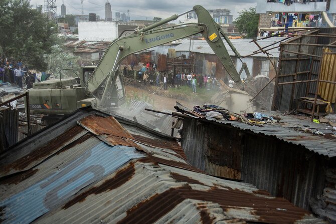 کینیا: حکومت نے ہلاکت خیز سیلاب کے دوران گھروں کو مسمار کرکے انخلا کے لیے 75 ڈالر کی پیشکش کی