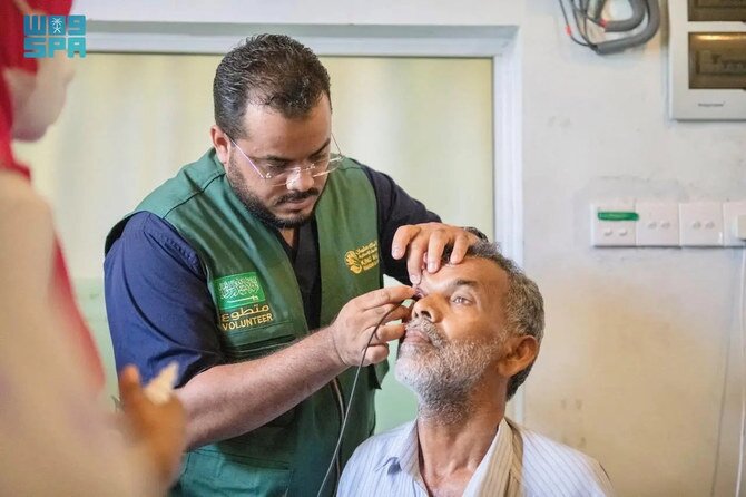 सऊदी अरब के किंग सलमान सेंटर ने अंधापन विरोधी अभियान के तहत श्रीलंका में 200 नेत्र शल्य चिकित्साएं कीं