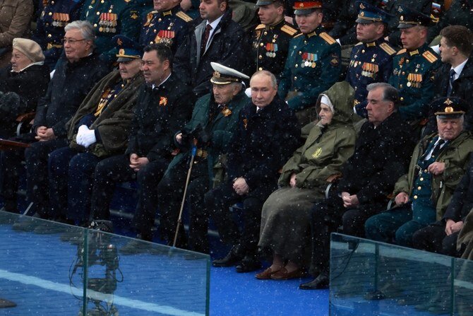 پوتن نے یوم فتح کا جشن منایا، روسی ہیروز کو مبارکباد دی اور مغرب پر تنازعات کو ہوا دینے کا الزام لگایا